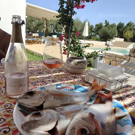 ヴィラ Mare Sole E Trulli オストゥーニ